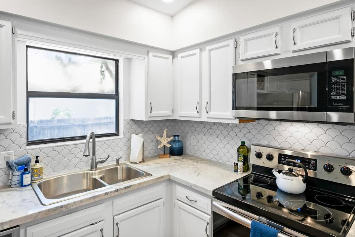 The St Augusdream Renovated Beach House Sleeps 8 Walk To Beach St. Augustine Exterior photo